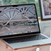 MacBook Air с OLED-дисплеем готовится к выходу