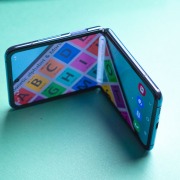 Обзор гибкой раскладушки Samsung Galaxy Z Flip - ностальгические инновации