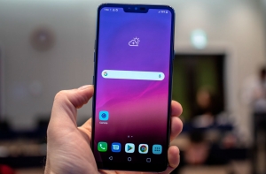 LG G7 ThinQ в руках