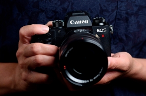 Canon EOS R