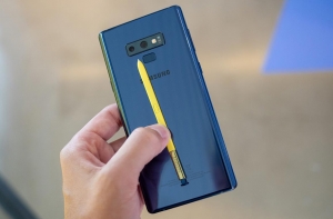 Стилус и смартфон Samsung Galaxy Note 9