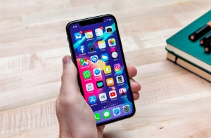 iPhone X с операционной системой iOS12