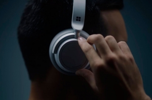 Surface Headphones на голове