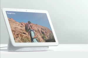 Голосовой помощник с экраном Google Home Hub