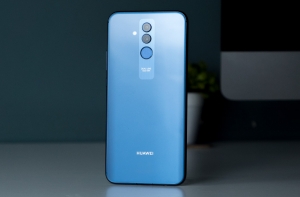 Huawei Mate 20 Lite вид сзади