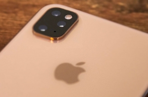 iPhone XI Max с тремя камерами