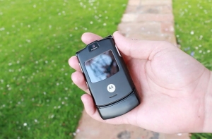 Телефон-раскладушка Motorola RAZR