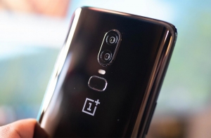 OnePlus 6T - Вид сзади