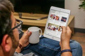 iPad Mini 5 в руке