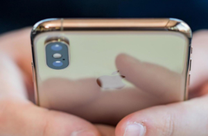 iPhone Xs сзади