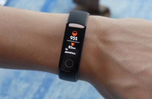 Honor Band 5 в черном цвете