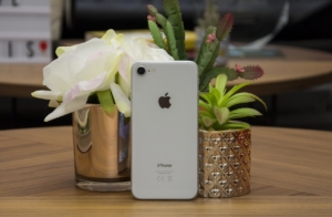 Задняя панель белого iPhone 8