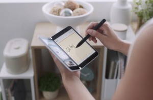 Microsoft Surface Duo в руках
