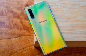 Samsung Galaxy Note 10 Lite сзади