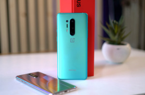 OnePlus 8 Pro зеленый