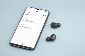 Redmi Air Dots S со смартфоном