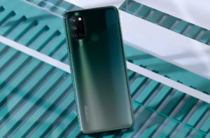 Realme 7i сзади