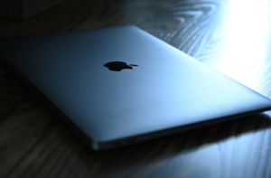 Apple MacBook
