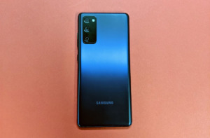 Samsung Galaxy S20 FE синий